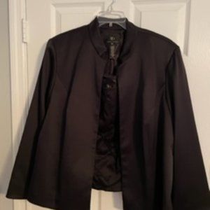 Sandra Darren	black	24w	Beautiful jacket with matching sleeveless top